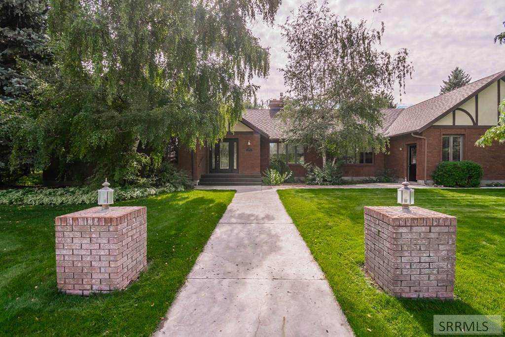 1033 Larch Drive - Photo 1
