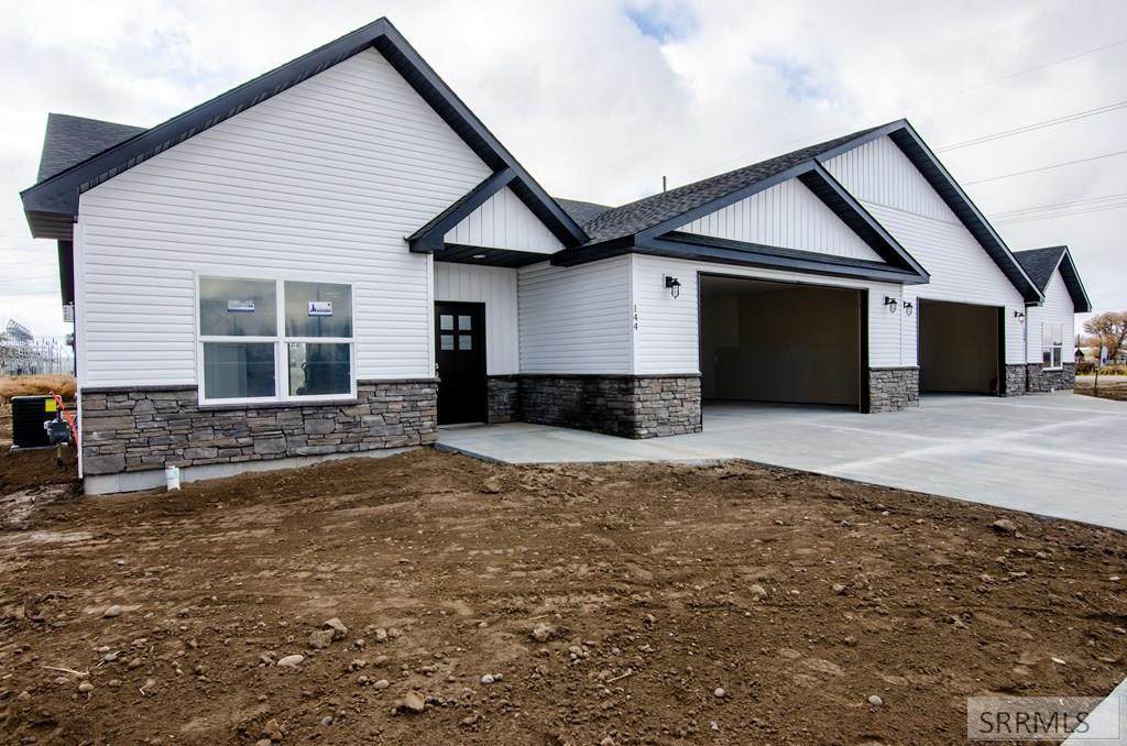 144 Dakota Avenue - Photo 1