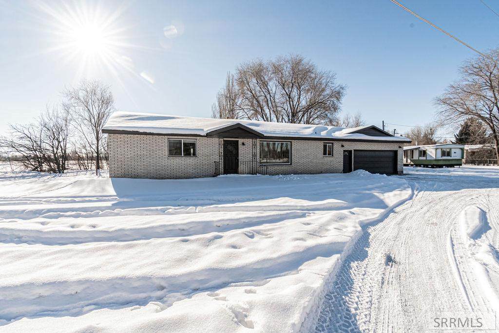 2555 Hwy 33 - Photo 1