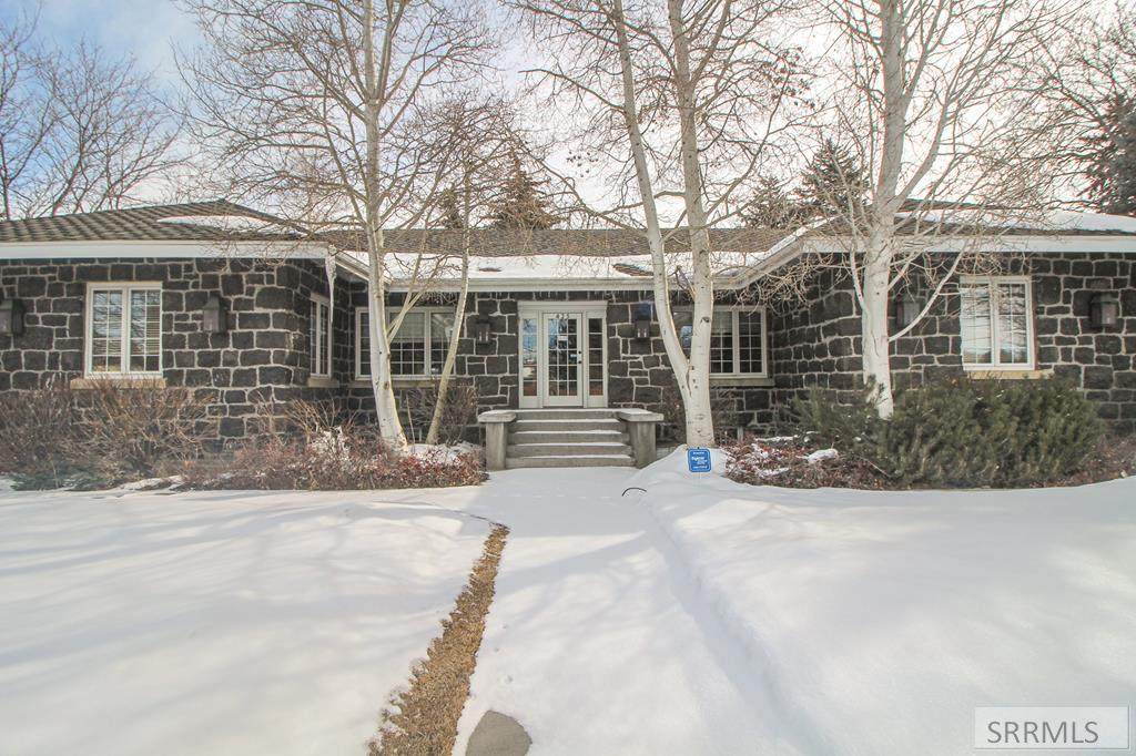 425 Holmes Avenue - Photo 1