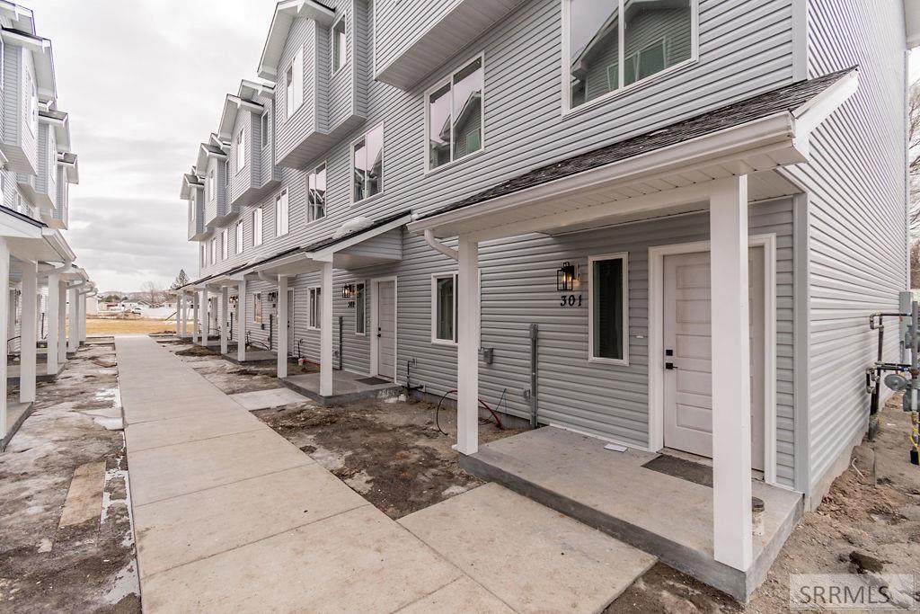 676 Court Street - Photo 1