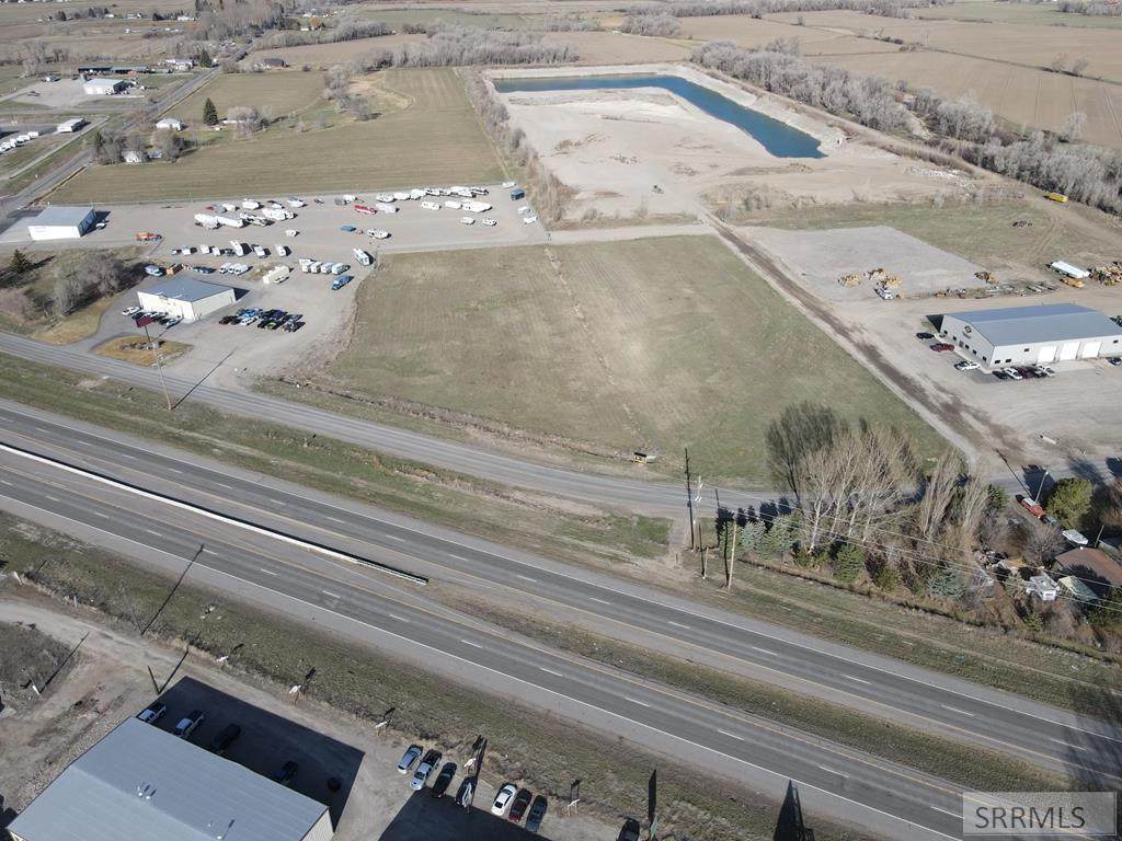4095 600 N - Photo 1