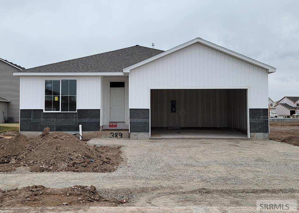 389 Victoria - Photo 1