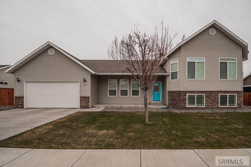 407 Buckskin Court - Photo 1