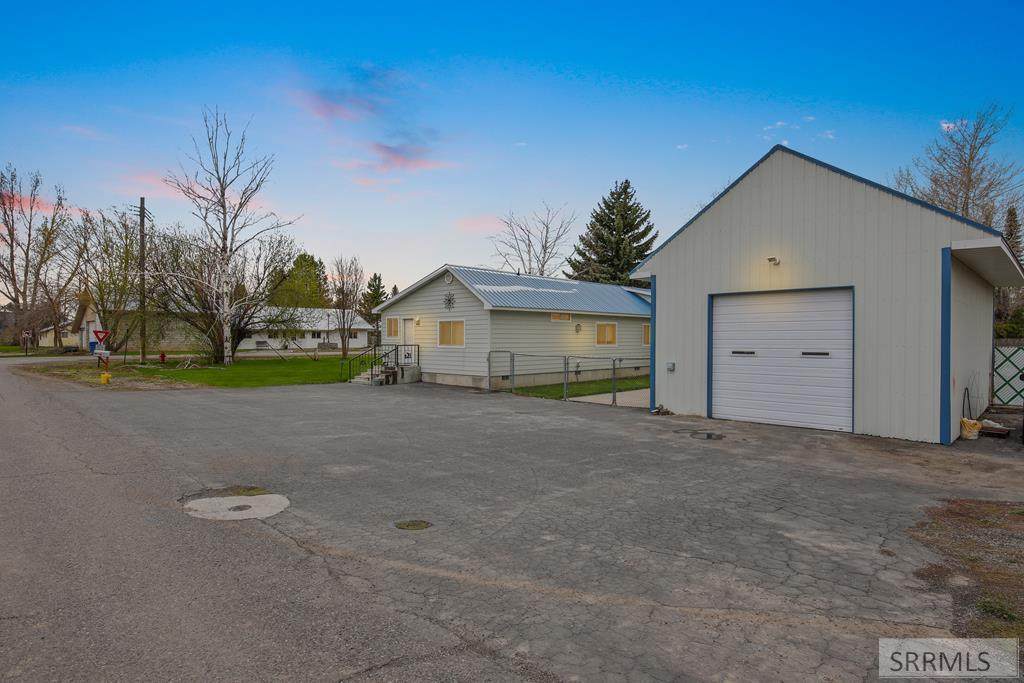 442 5th Street - Photo 1