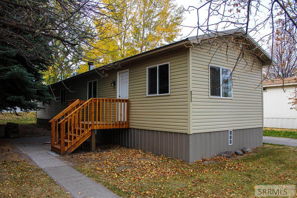 211 Holly Street - Photo 1