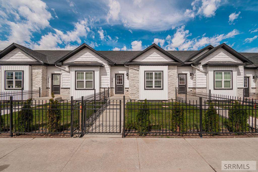 1467 Fremont Ave - Photo 1