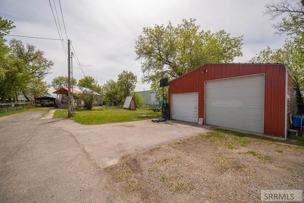 4327 15 E - Photo 1
