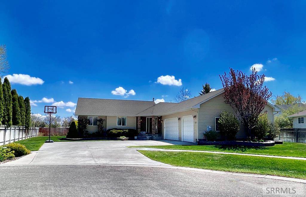 327 Red Fox Drive - Photo 1