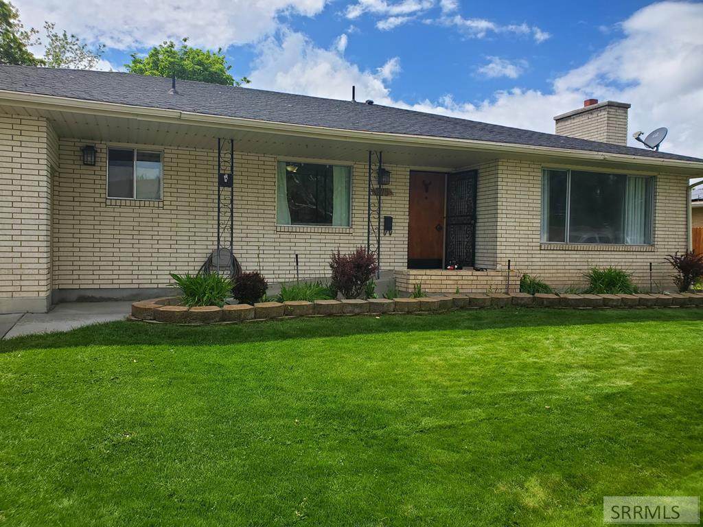 975 Canyon Avenue - Photo 1