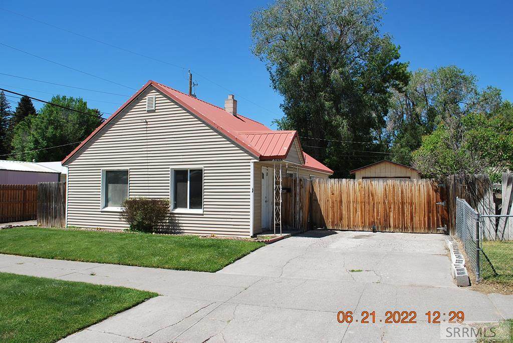 2040 Curtis Avenue - Photo 1