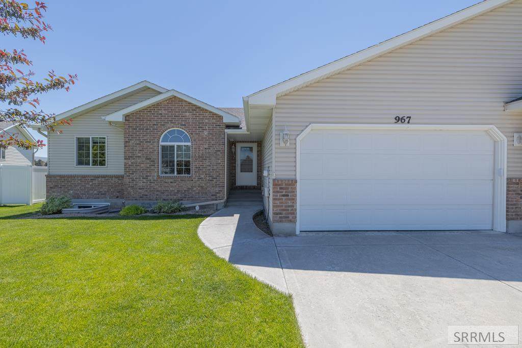 967 Clara Court - Photo 1