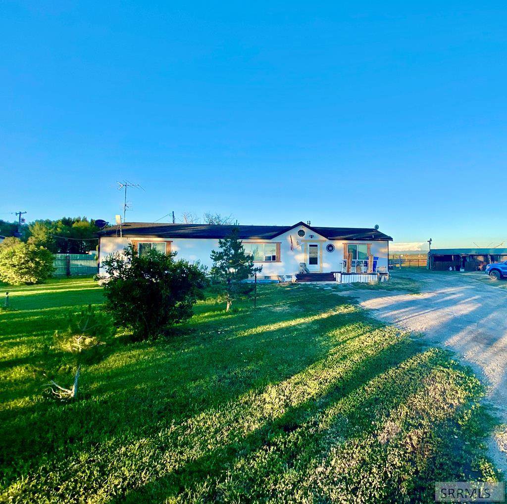 286 2300 E - Photo 1
