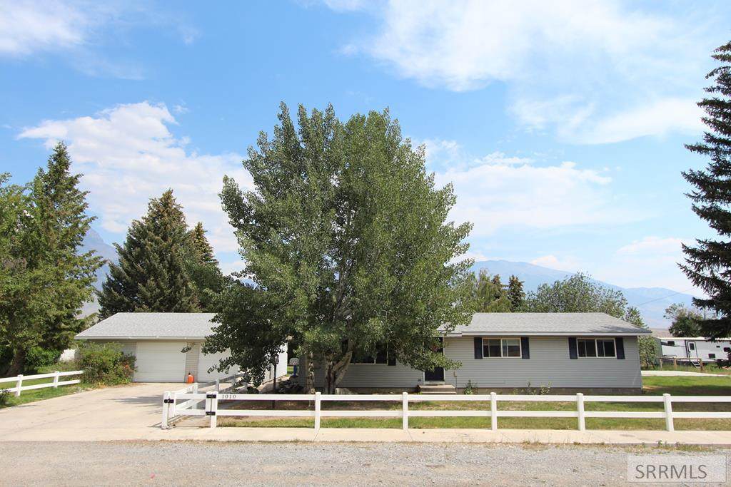 1010 College Street - Photo 1