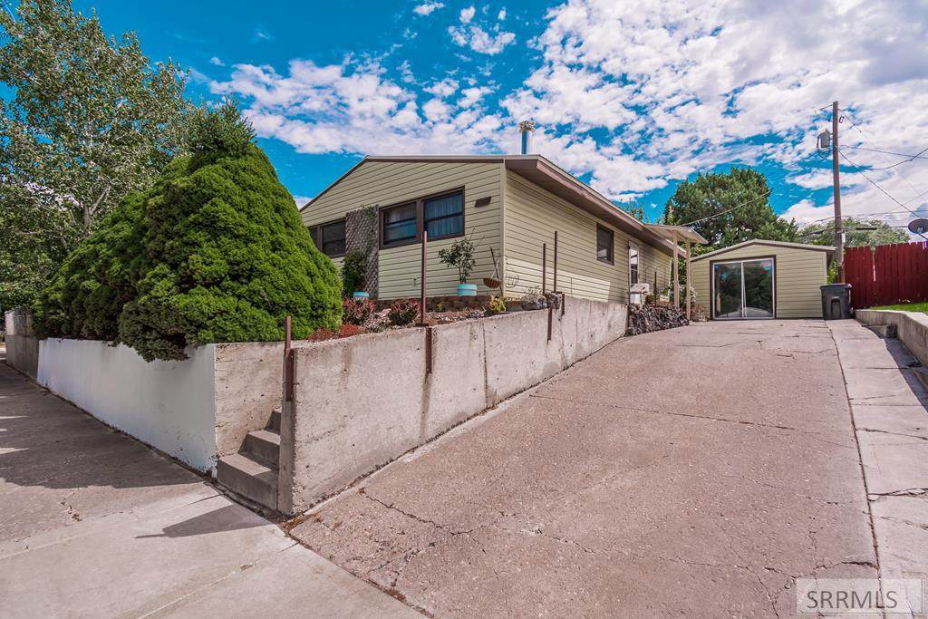 1080 Halsey Street - Photo 1