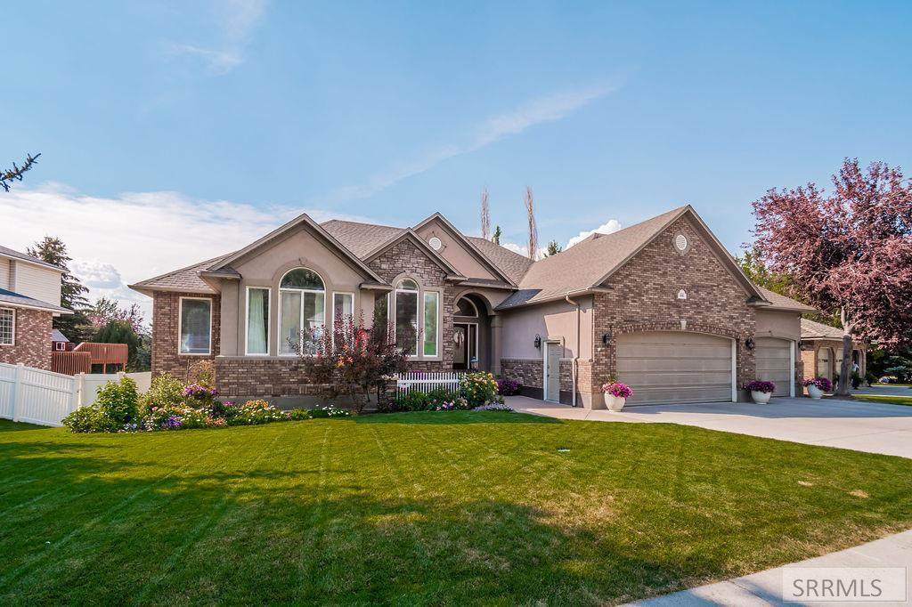 444 Yale Avenue - Photo 1