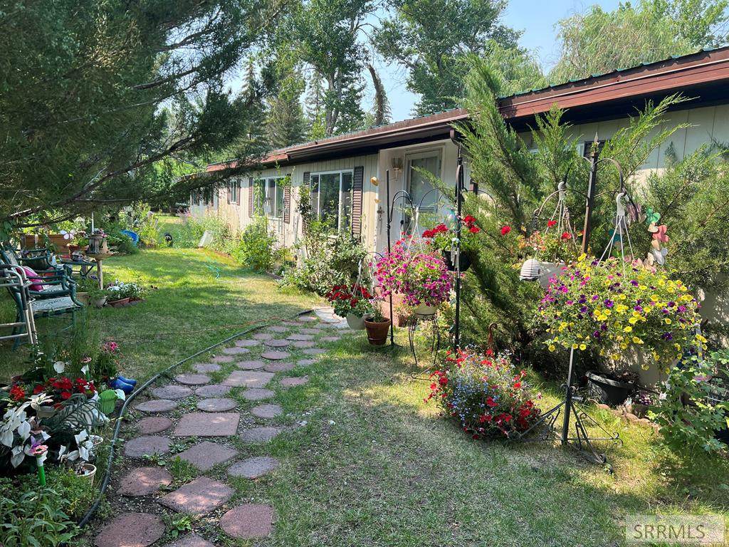 2085 Hwy 28 - Photo 1