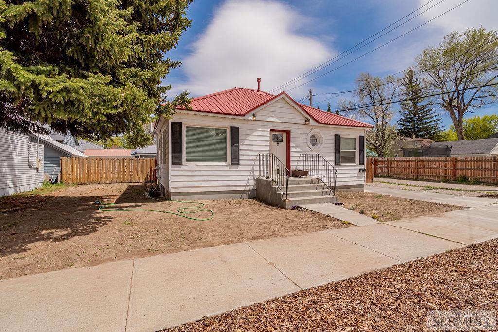 711 Emerson Avenue - Photo 1