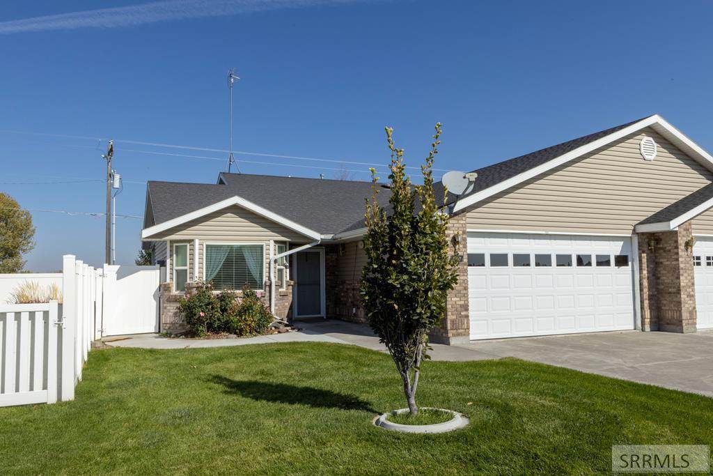 510 Gwen Loop - Photo 1