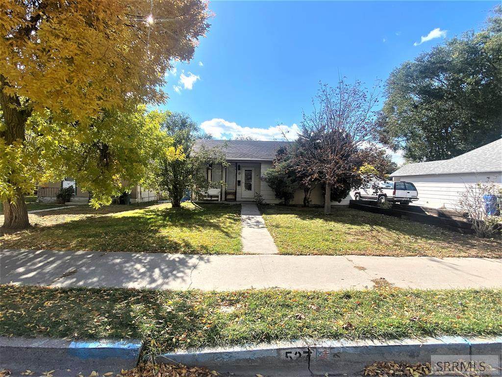 527 14th Avenue - Photo 1