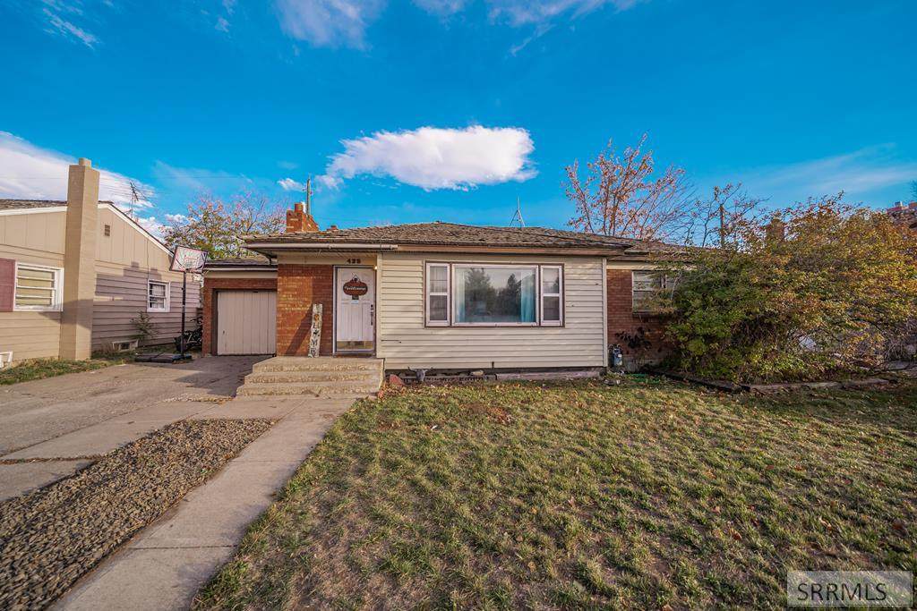 425 Holbrook Drive - Photo 1