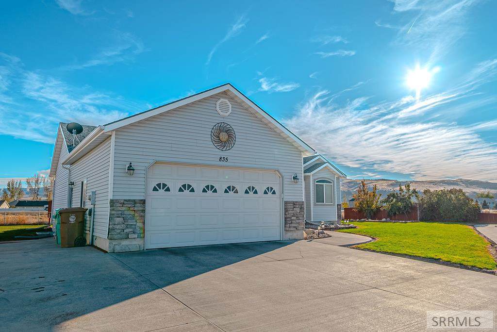 835 Alpine Drive - Photo 1