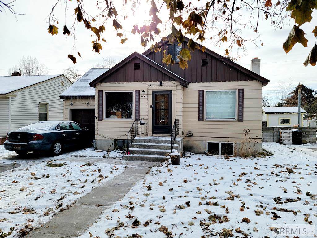862 10th Street - Photo 1