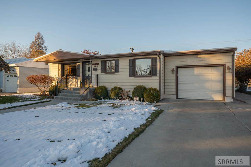 721 15 E - Photo 1