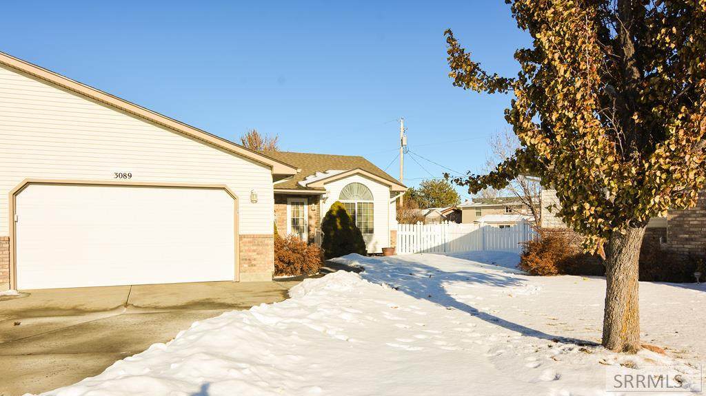 3089 Stoneridge Circle - Photo 1