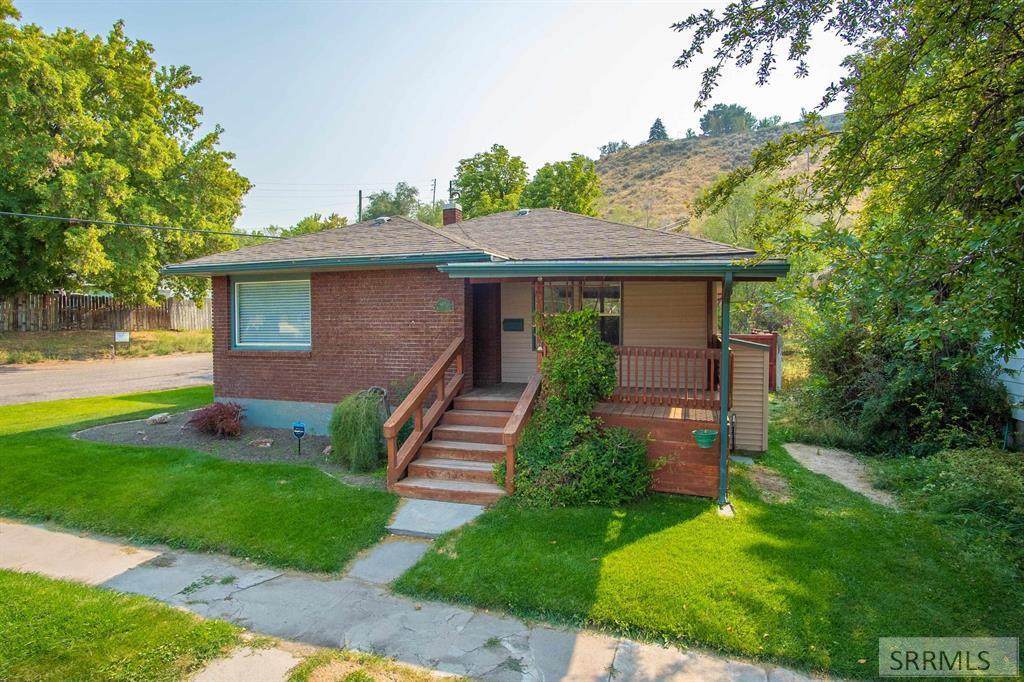 605 Willow Avenue - Photo 1