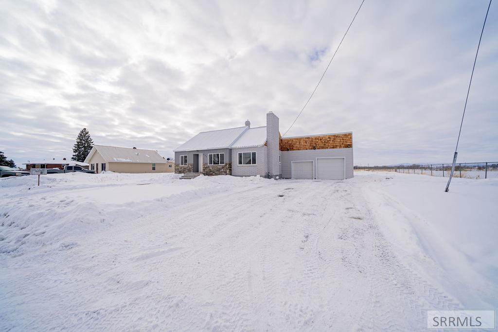 935 4th W - Photo 1