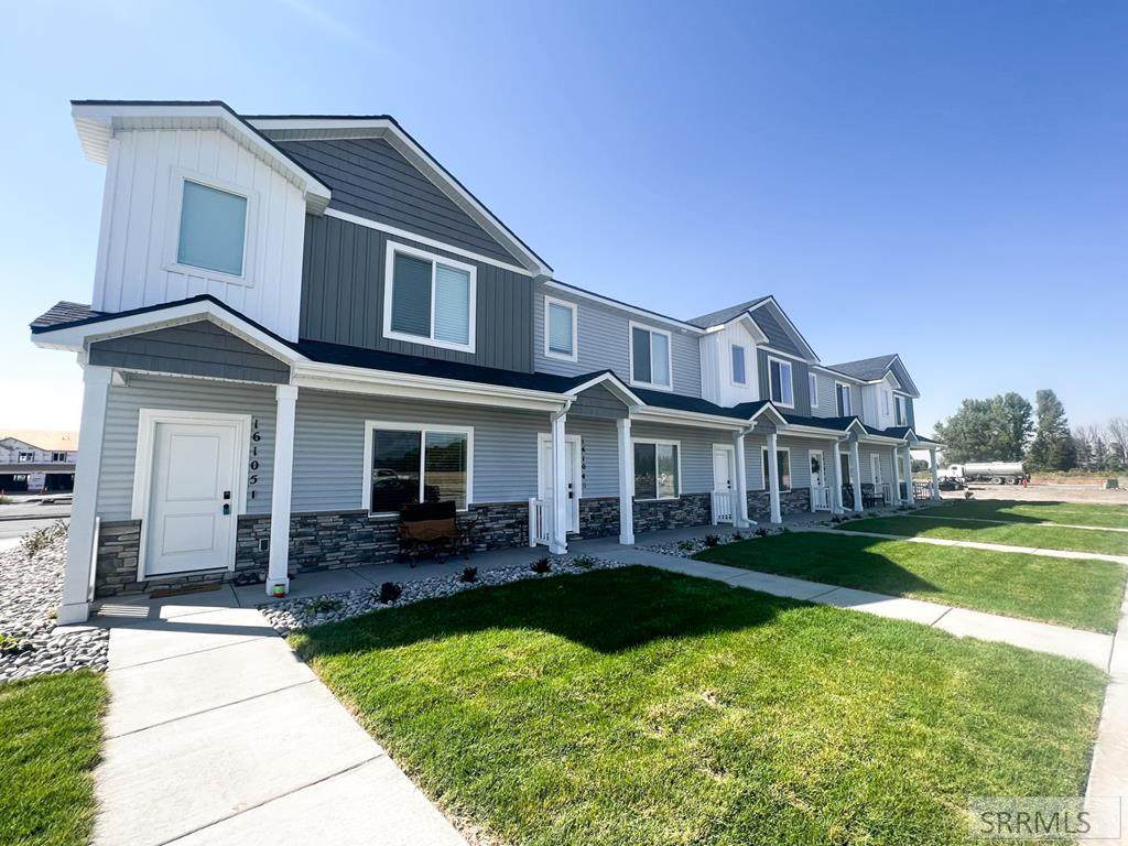 651 2400 W - Photo 1