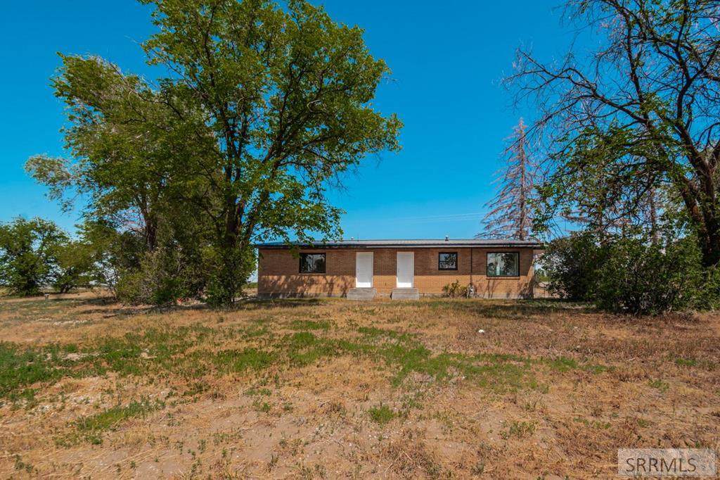 3821 26 W - Photo 1
