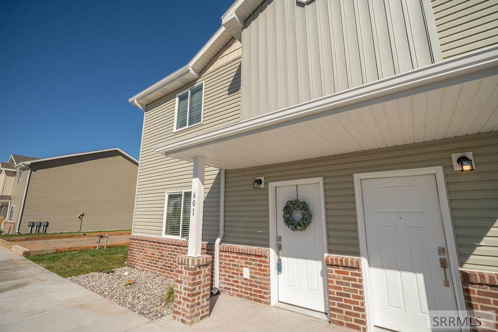 2001 Lawrence Lane - Photo 1