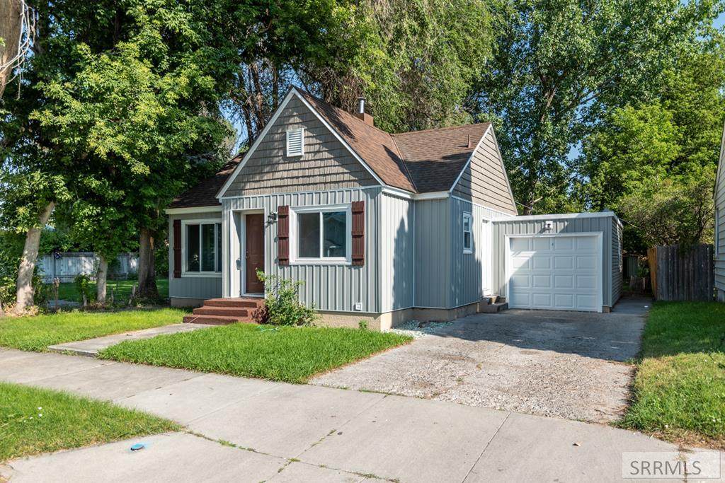 465 3rd Street - Photo 1