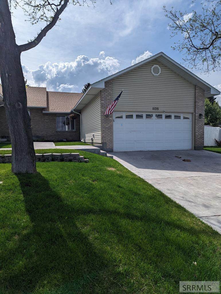 1135 Skyline Drive - Photo 1