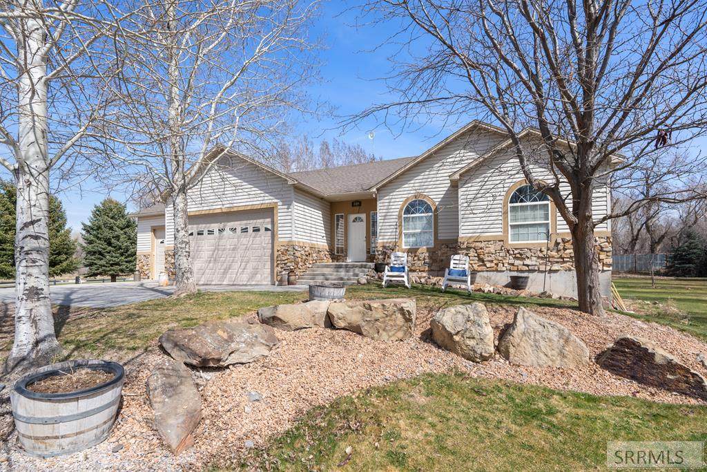 548 Lewis Lane - Photo 1