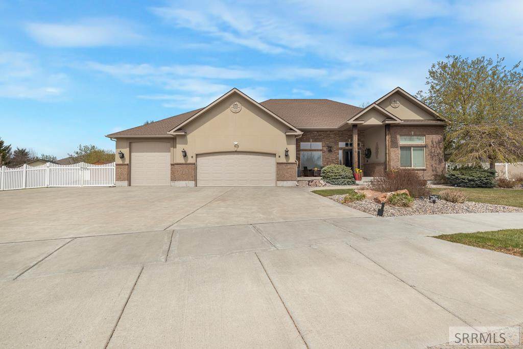 6111 Bay Hill Drive - Photo 1