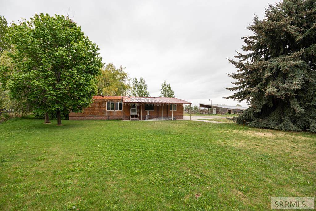 296 4115 E - Photo 1