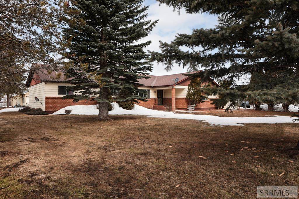 1413 Hwy 20 - Photo 1