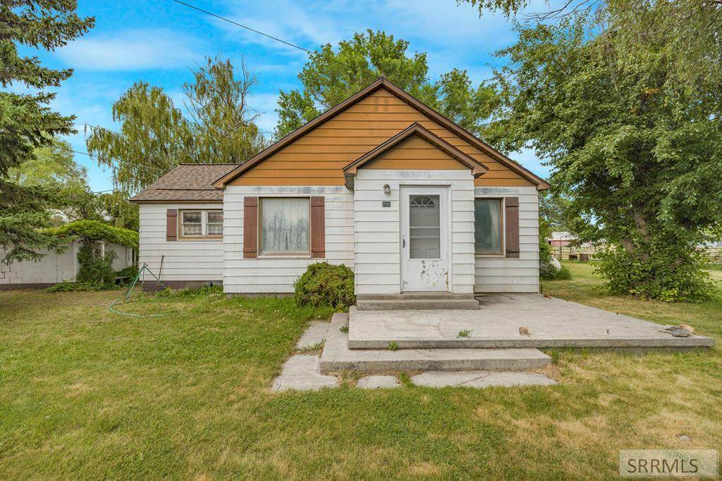 209 E Main St - Photo 1