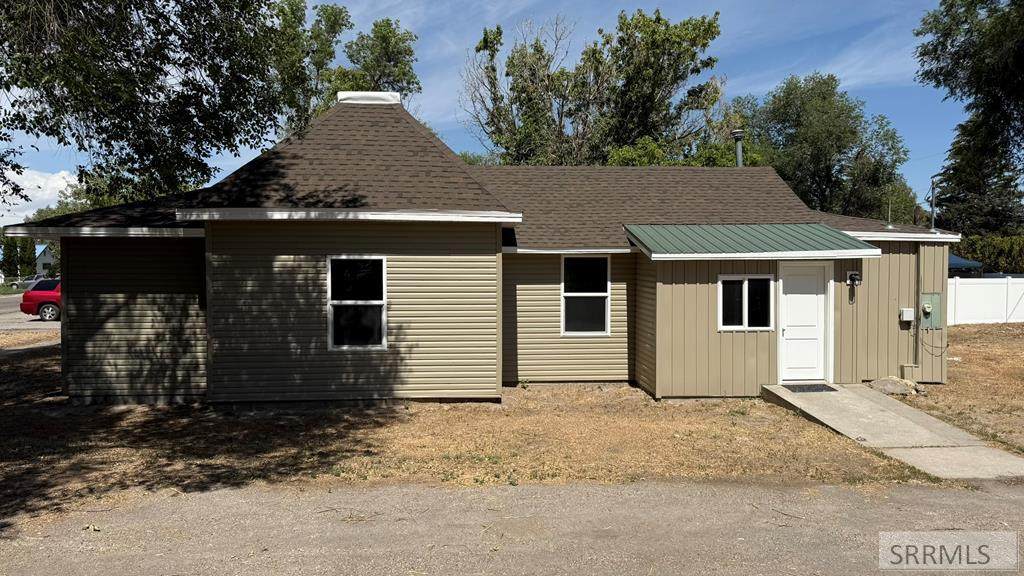 700 Shilling Avenue - Photo 1