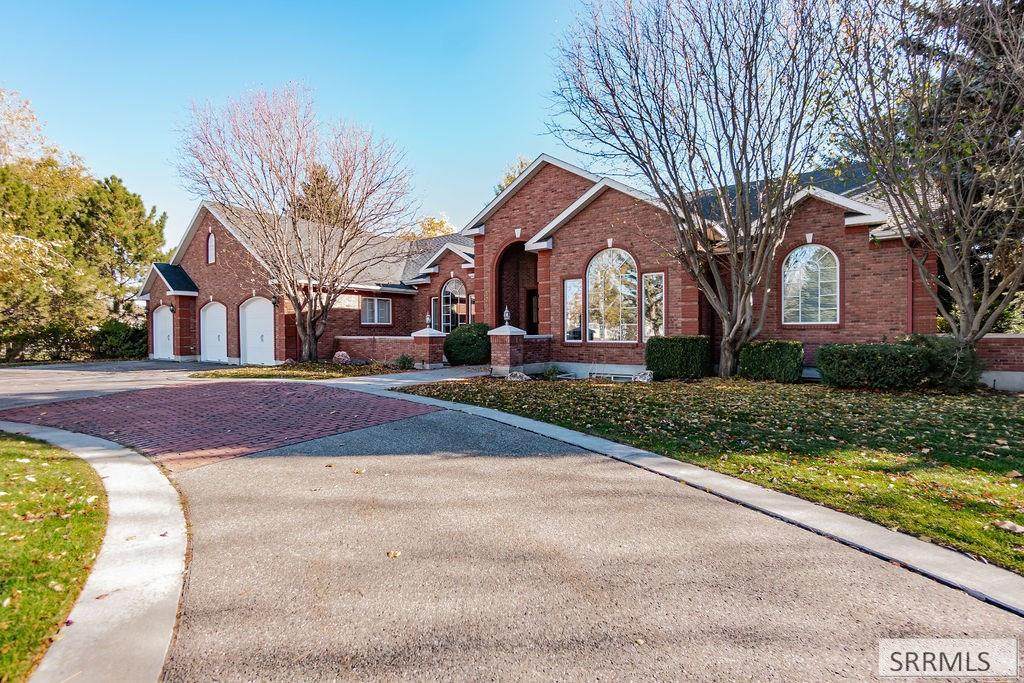 5700 Gleneagles Drive - Photo 1