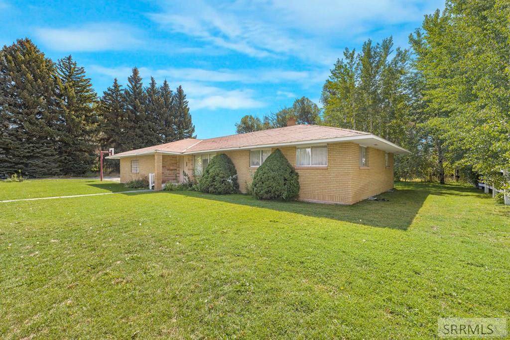 3814 400 N - Photo 1