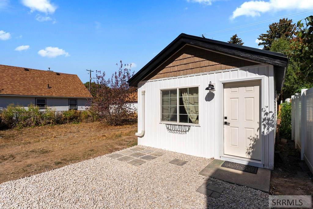 415 8th Street - Photo 1