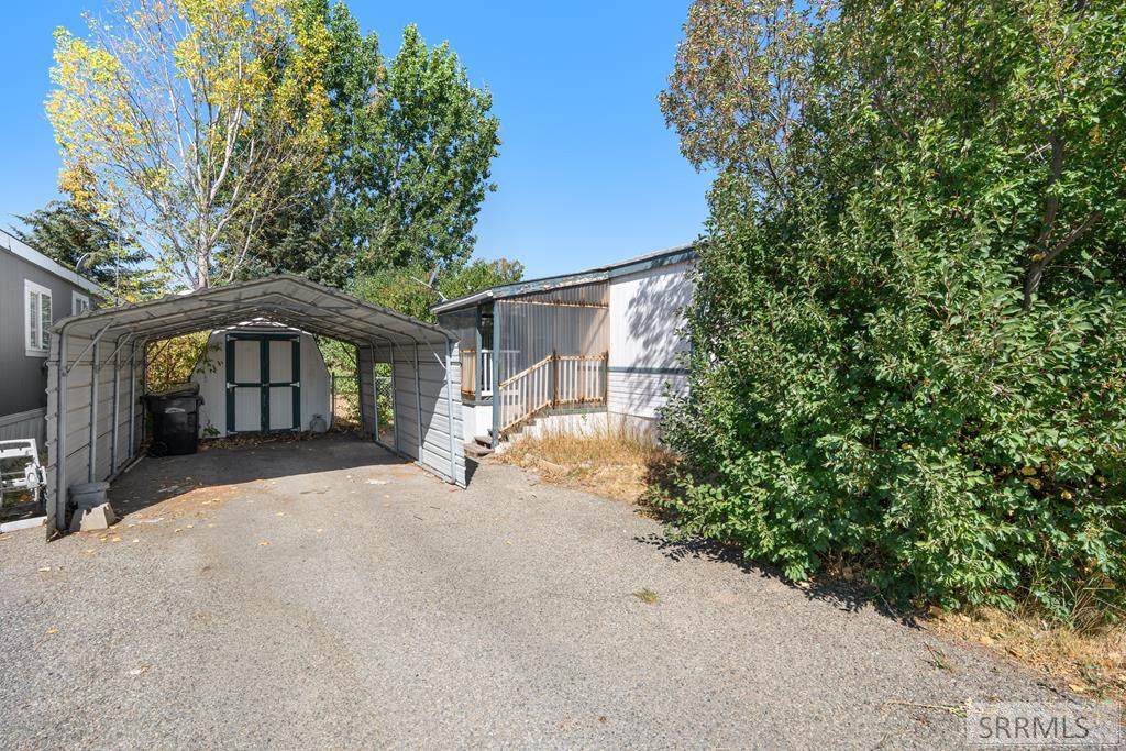 2197 Pinewood Drive - Photo 1