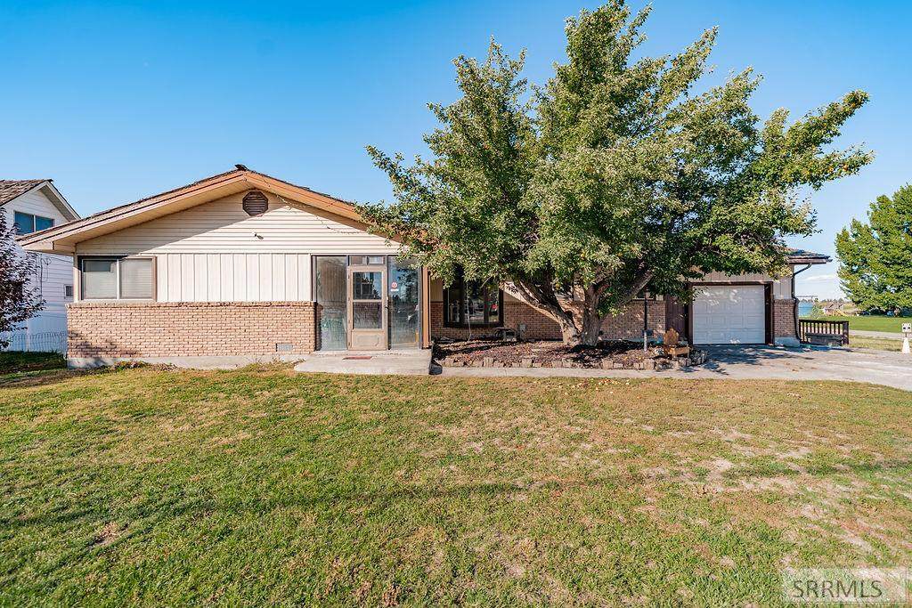 431 Center Street - Photo 1