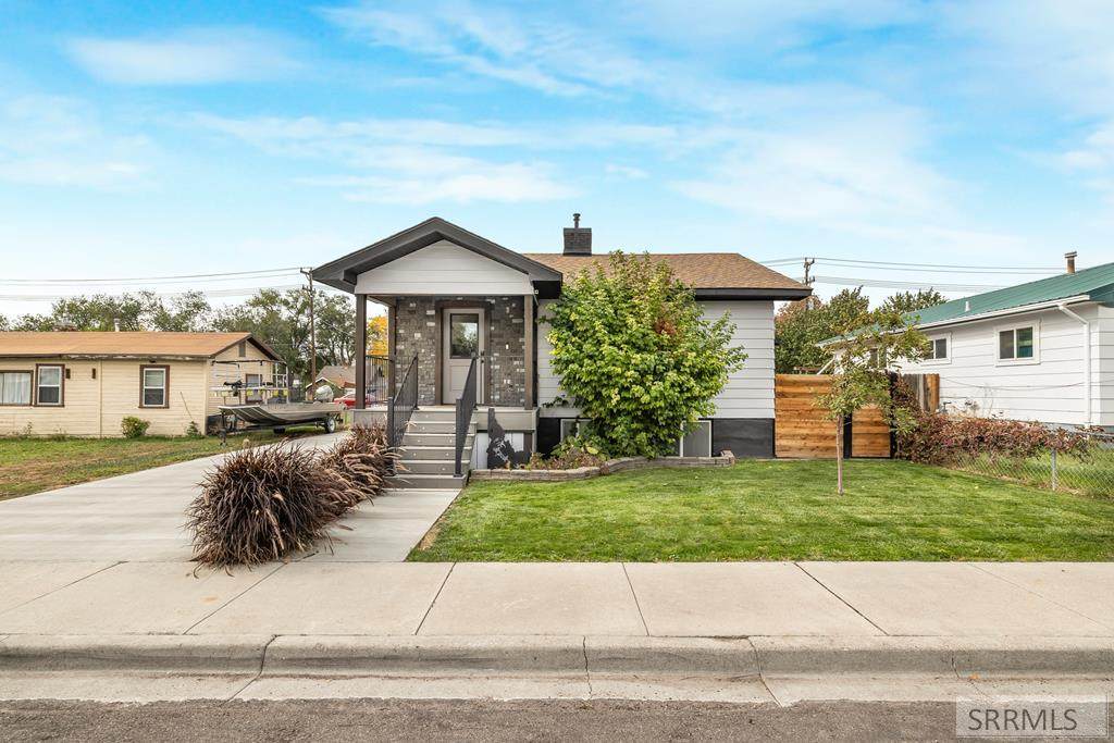 335 Willard Ave - Photo 1