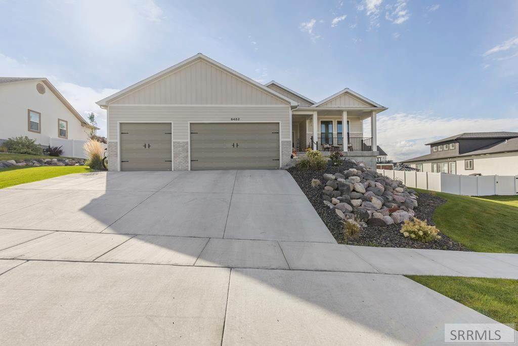 6482 Crown Crescent - Photo 1