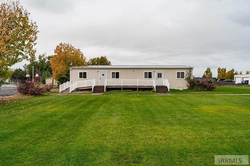 651 2858 E - Photo 1